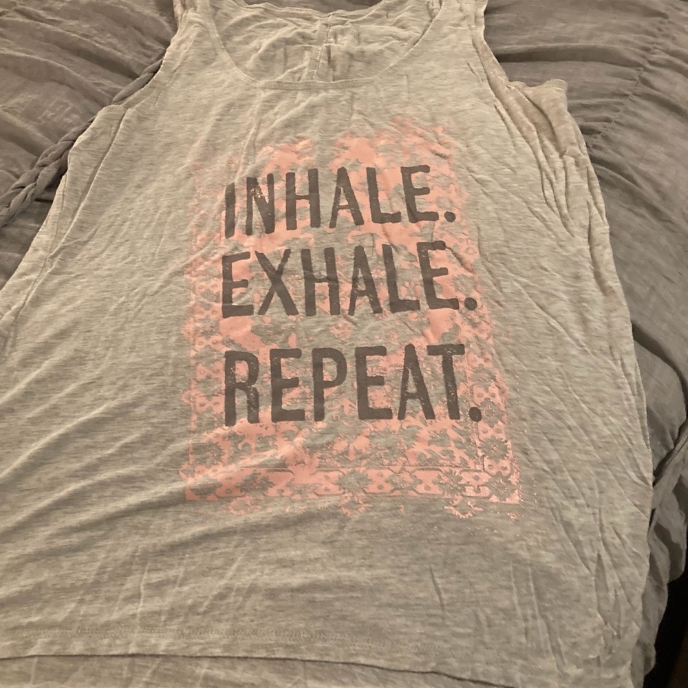 Set of two workout tanks - Picture 3 of 3